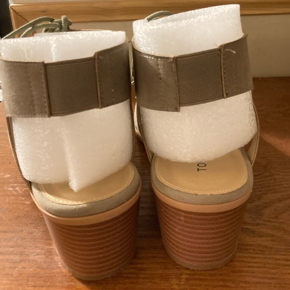 Torrid lace up block heel taupe sandals 10w - Picture 3 of 6